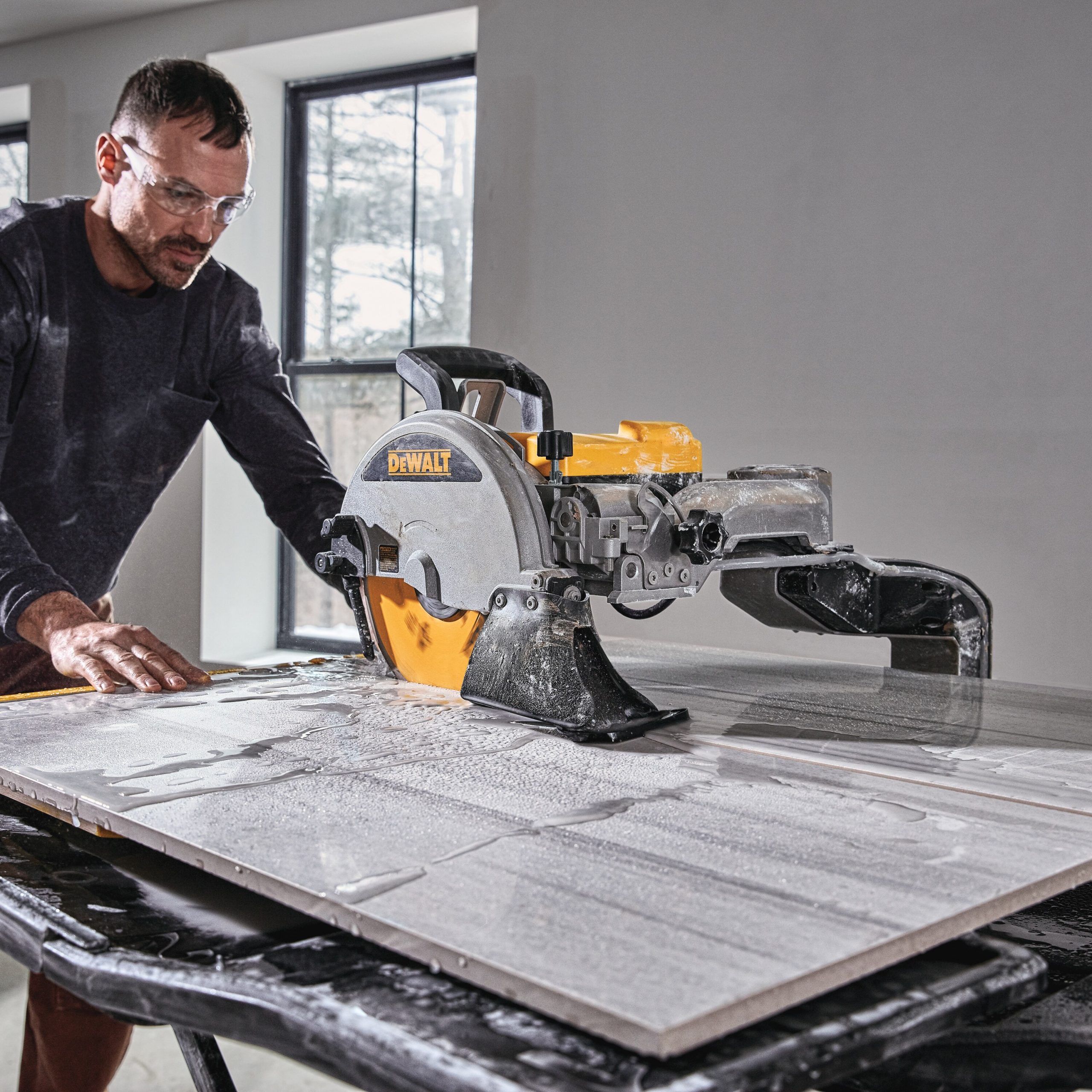 Dewalt D36000S 10" High Capacity Wet Tile Saw with Stand - Image 9